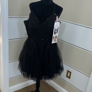 Elegant Black Formal Dress with Beaded Accents